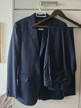 Navy Houndstooth Three-Piece Suit - Superfine Wool EUC (36R Slim)